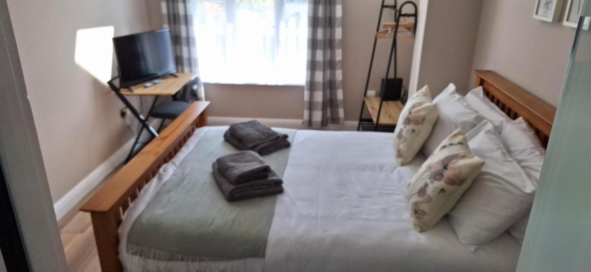 New 3 Bedrooms Flat In Ashford Near Heathrow Ashford (Surrey) Exterior foto